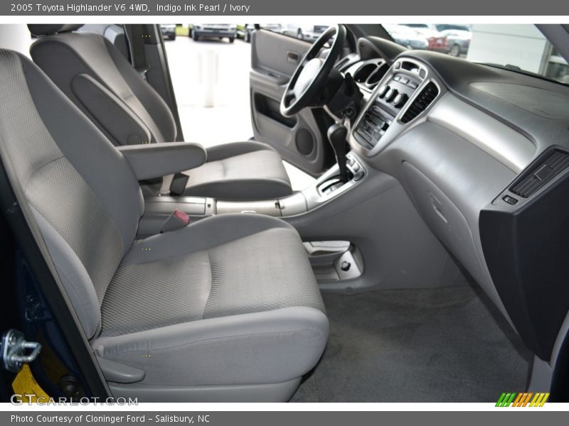 Indigo Ink Pearl / Ivory 2005 Toyota Highlander V6 4WD