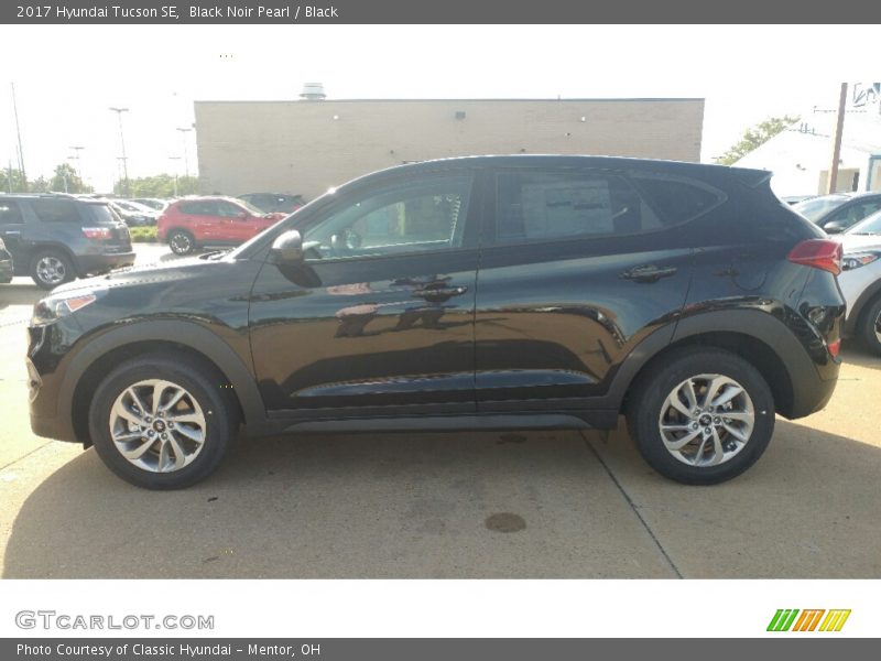 Black Noir Pearl / Black 2017 Hyundai Tucson SE