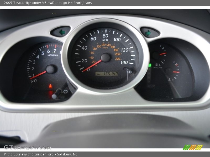 Indigo Ink Pearl / Ivory 2005 Toyota Highlander V6 4WD