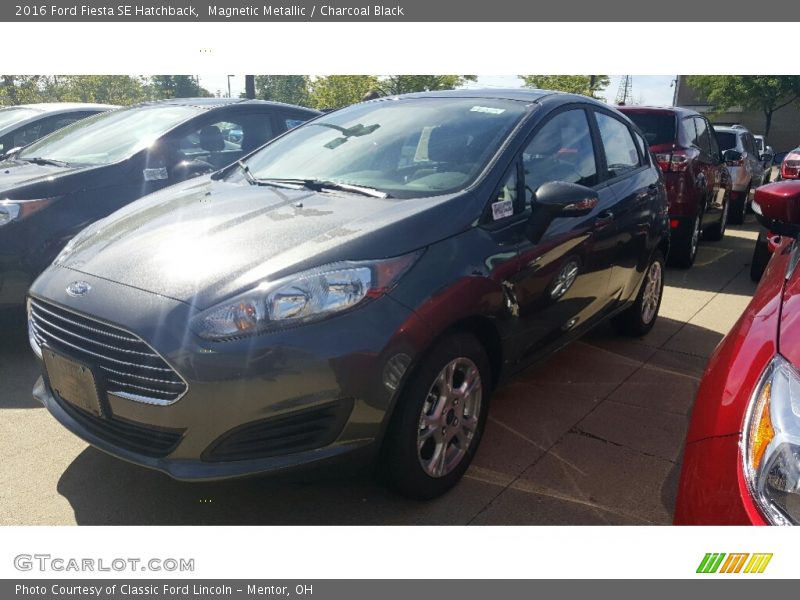 Magnetic Metallic / Charcoal Black 2016 Ford Fiesta SE Hatchback