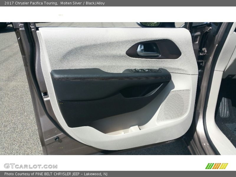 Molten Silver / Black/Alloy 2017 Chrysler Pacifica Touring