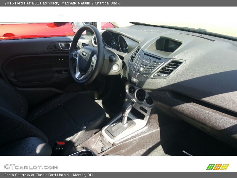 Magnetic Metallic / Charcoal Black 2016 Ford Fiesta SE Hatchback