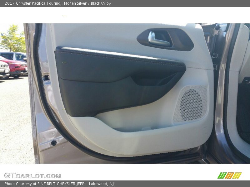 Molten Silver / Black/Alloy 2017 Chrysler Pacifica Touring