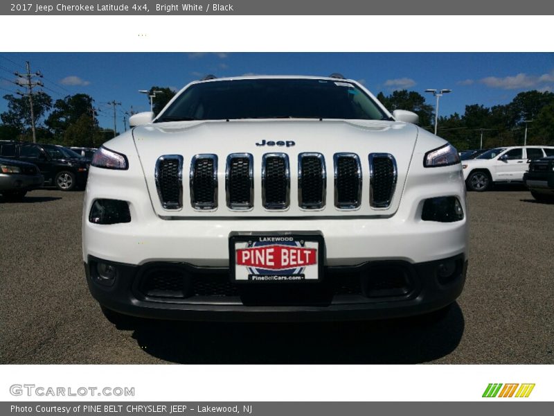 Bright White / Black 2017 Jeep Cherokee Latitude 4x4