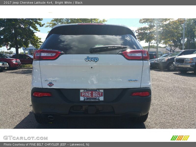 Bright White / Black 2017 Jeep Cherokee Latitude 4x4