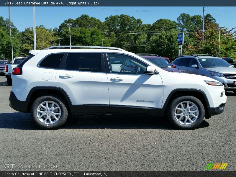 Bright White / Black 2017 Jeep Cherokee Latitude 4x4
