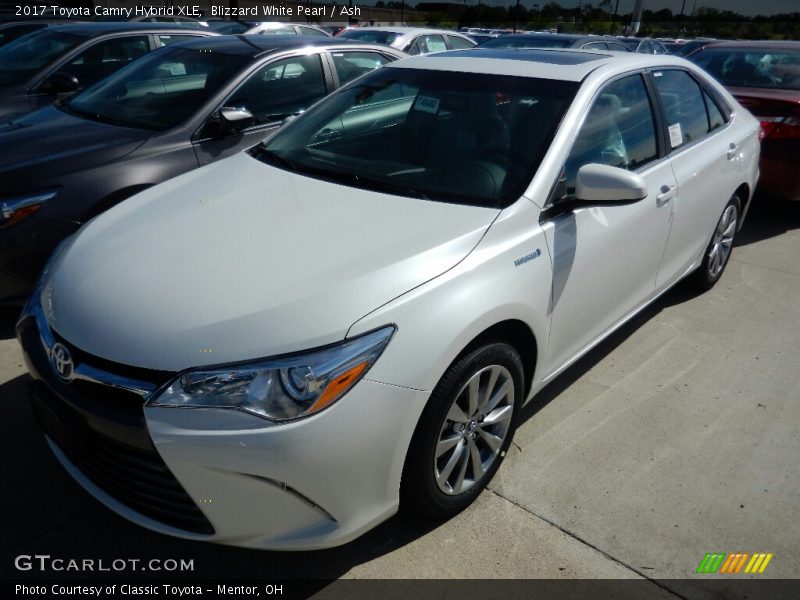 Blizzard White Pearl / Ash 2017 Toyota Camry Hybrid XLE