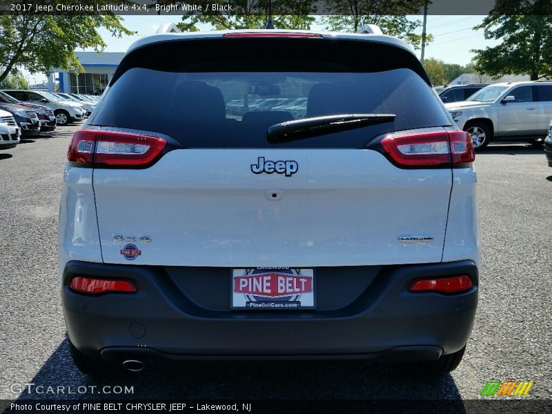 Bright White / Black 2017 Jeep Cherokee Latitude 4x4