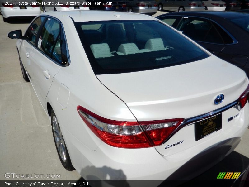 Blizzard White Pearl / Ash 2017 Toyota Camry Hybrid XLE