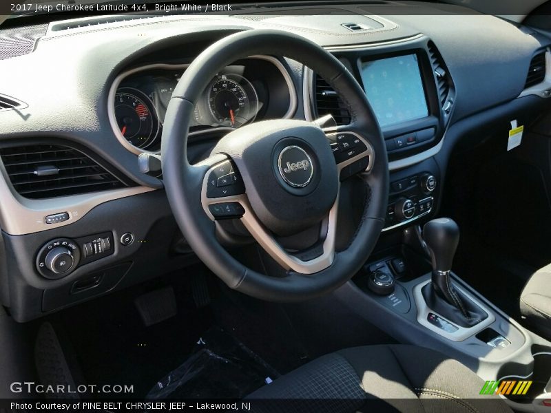 Bright White / Black 2017 Jeep Cherokee Latitude 4x4