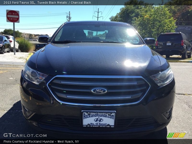 Tuxedo Black Metallic / Charcoal Black 2013 Ford Taurus SEL