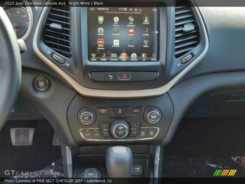 Bright White / Black 2017 Jeep Cherokee Latitude 4x4