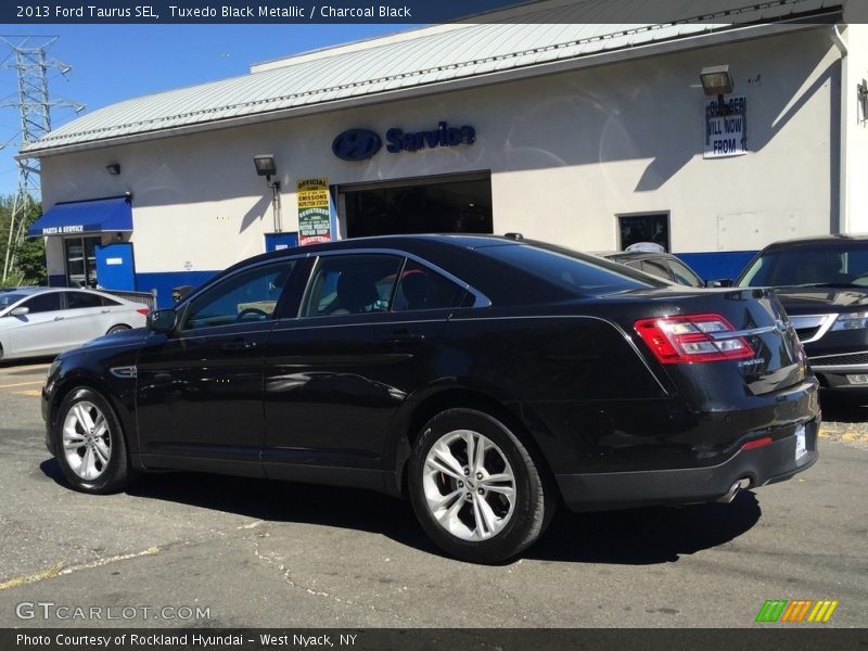 Tuxedo Black Metallic / Charcoal Black 2013 Ford Taurus SEL