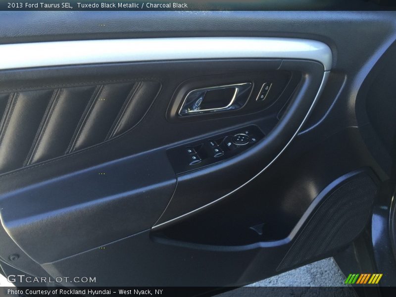 Tuxedo Black Metallic / Charcoal Black 2013 Ford Taurus SEL