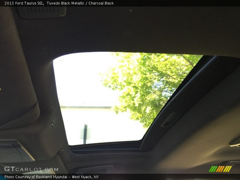 Tuxedo Black Metallic / Charcoal Black 2013 Ford Taurus SEL