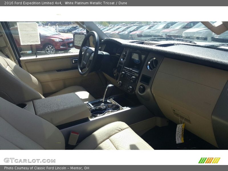 White Platinum Metallic Tricoat / Dune 2016 Ford Expedition Limited 4x4
