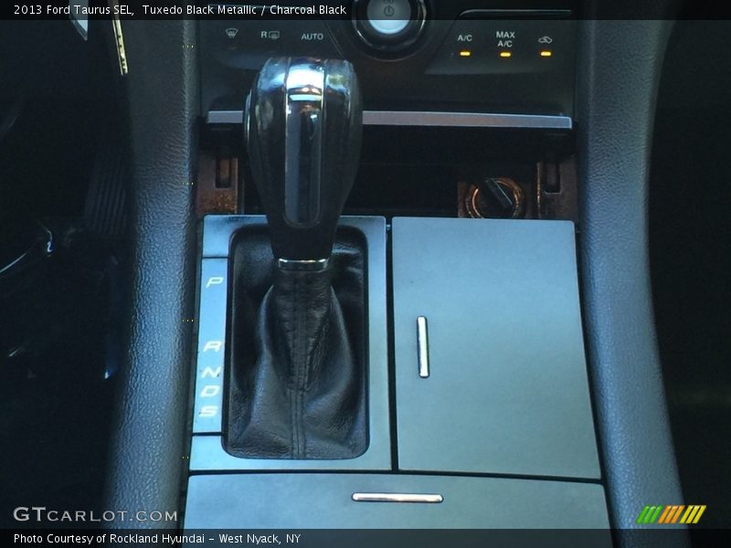 Tuxedo Black Metallic / Charcoal Black 2013 Ford Taurus SEL