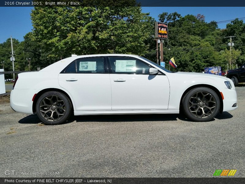 Bright White / Black 2016 Chrysler 300 S