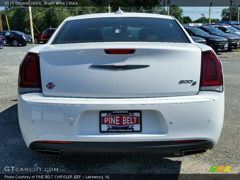Bright White / Black 2016 Chrysler 300 S