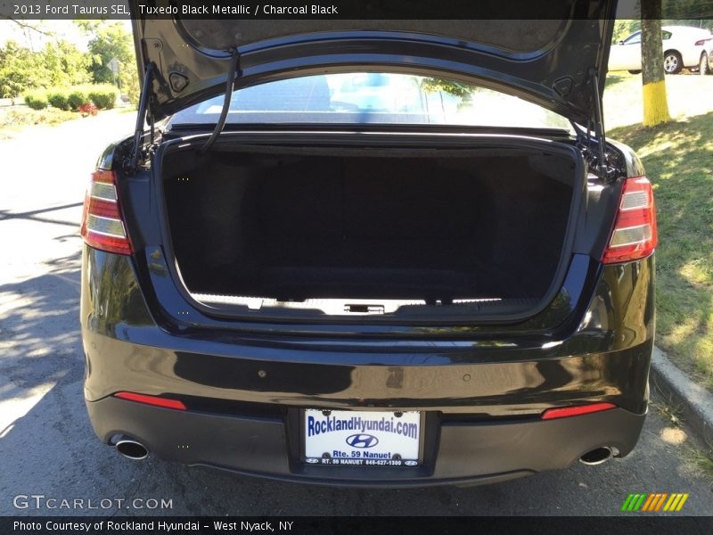 Tuxedo Black Metallic / Charcoal Black 2013 Ford Taurus SEL