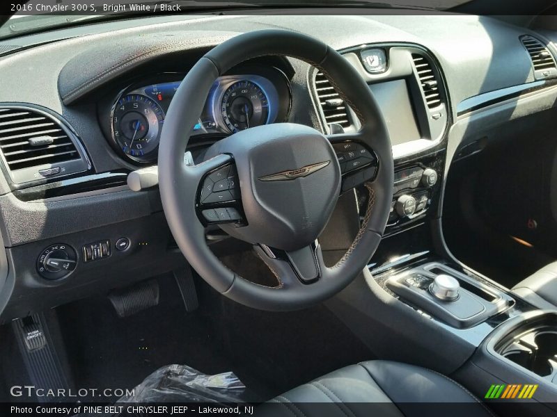 Bright White / Black 2016 Chrysler 300 S