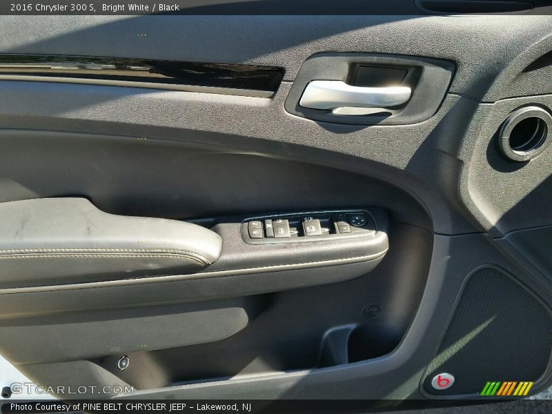 Bright White / Black 2016 Chrysler 300 S