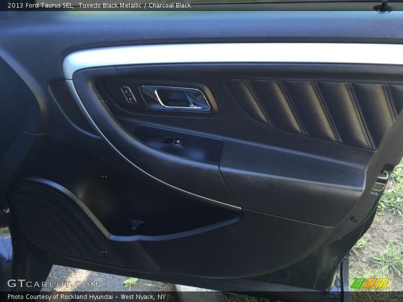 Tuxedo Black Metallic / Charcoal Black 2013 Ford Taurus SEL