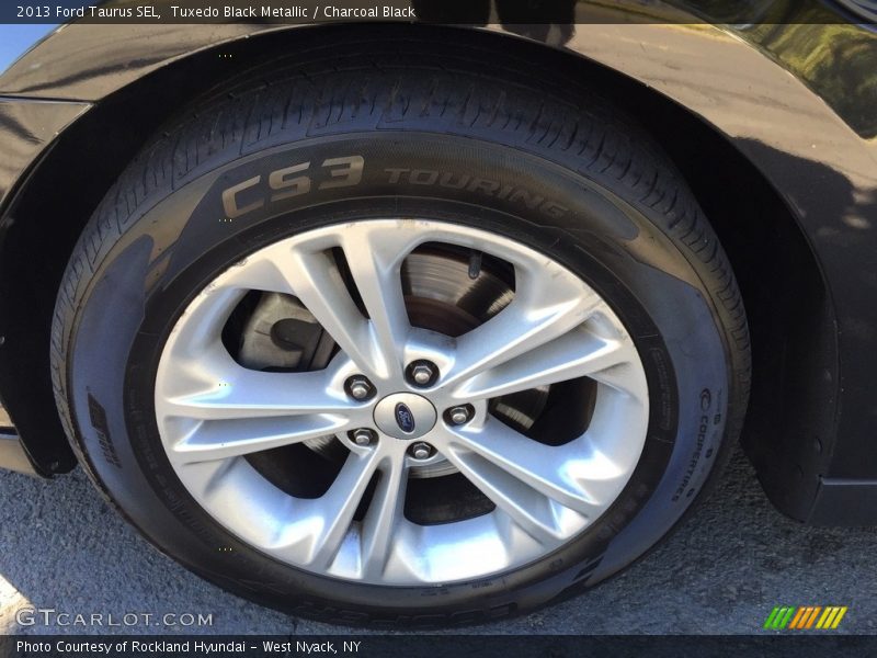 Tuxedo Black Metallic / Charcoal Black 2013 Ford Taurus SEL