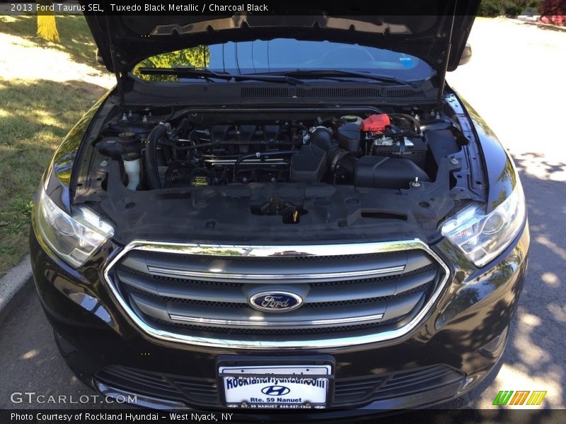 Tuxedo Black Metallic / Charcoal Black 2013 Ford Taurus SEL