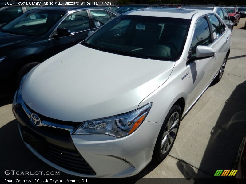 Blizzard White Pearl / Ash 2017 Toyota Camry Hybrid XLE