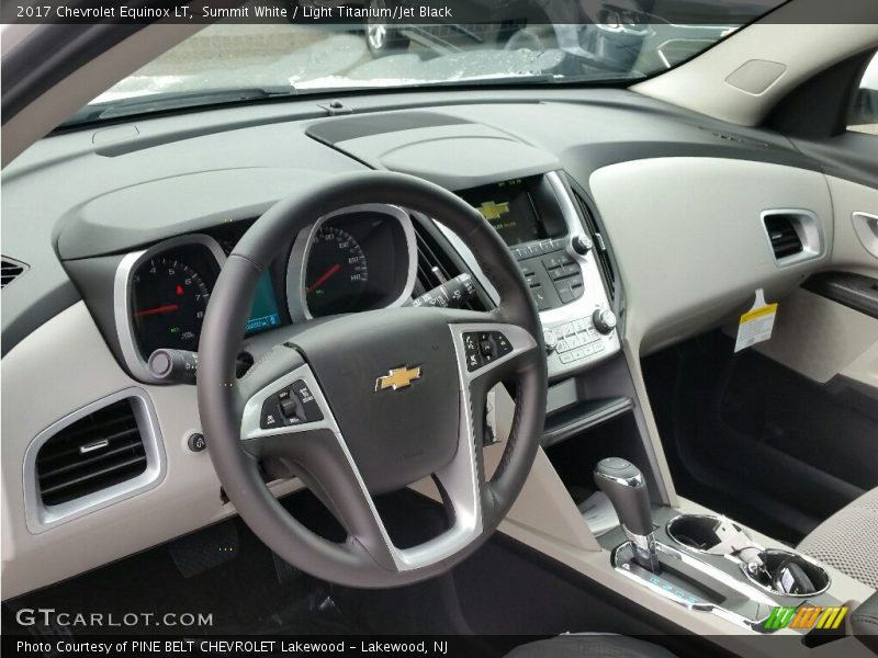 Summit White / Light Titanium/Jet Black 2017 Chevrolet Equinox LT
