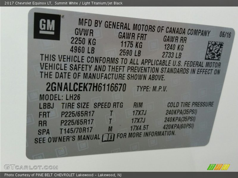Summit White / Light Titanium/Jet Black 2017 Chevrolet Equinox LT