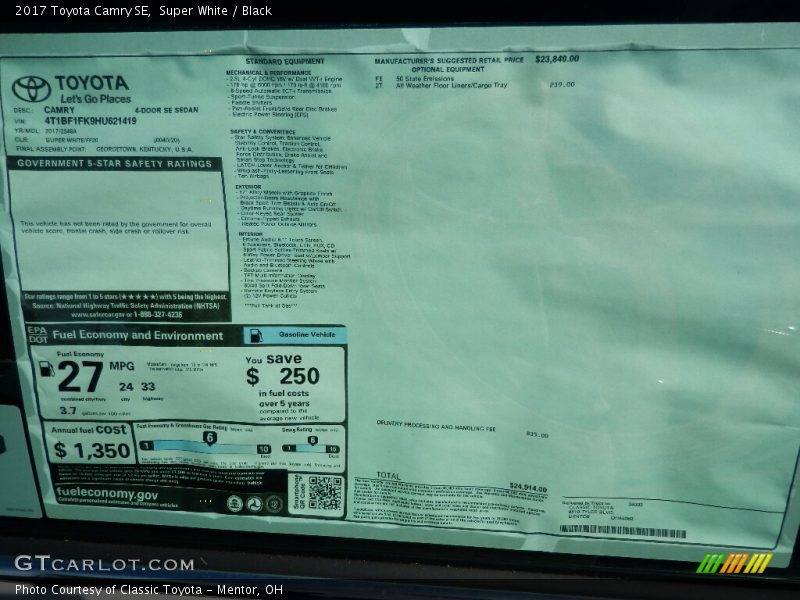 Super White / Black 2017 Toyota Camry SE