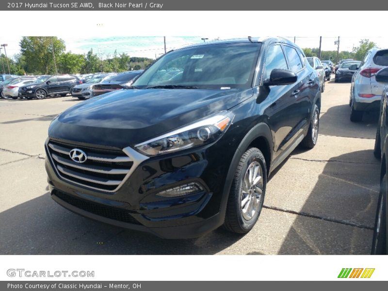 Black Noir Pearl / Gray 2017 Hyundai Tucson SE AWD