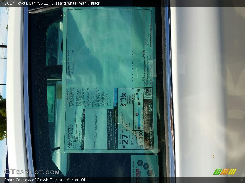 Blizzard White Pearl / Black 2017 Toyota Camry XLE