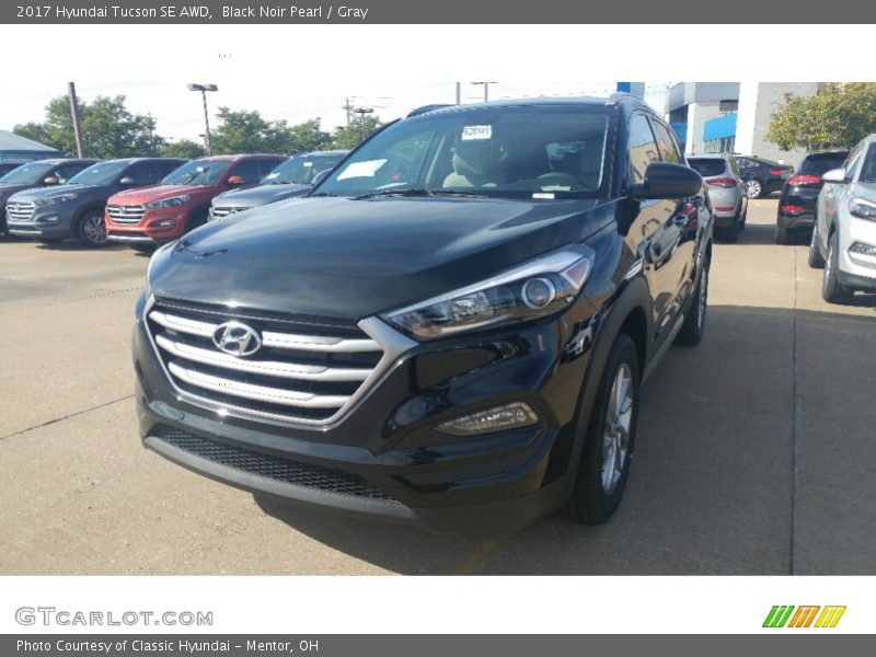 Black Noir Pearl / Gray 2017 Hyundai Tucson SE AWD