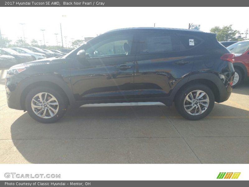 Black Noir Pearl / Gray 2017 Hyundai Tucson SE AWD