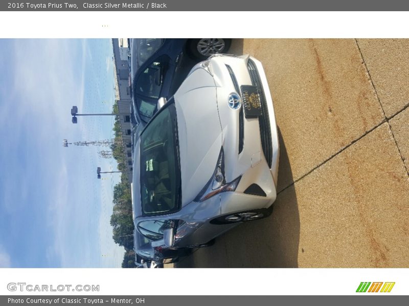 Classic Silver Metallic / Black 2016 Toyota Prius Two