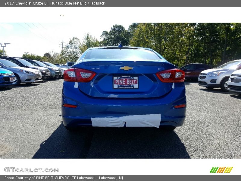 Kinetic Blue Metallic / Jet Black 2017 Chevrolet Cruze LT