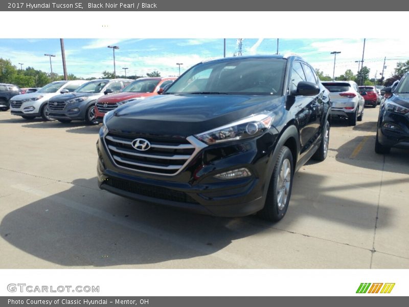 Black Noir Pearl / Black 2017 Hyundai Tucson SE