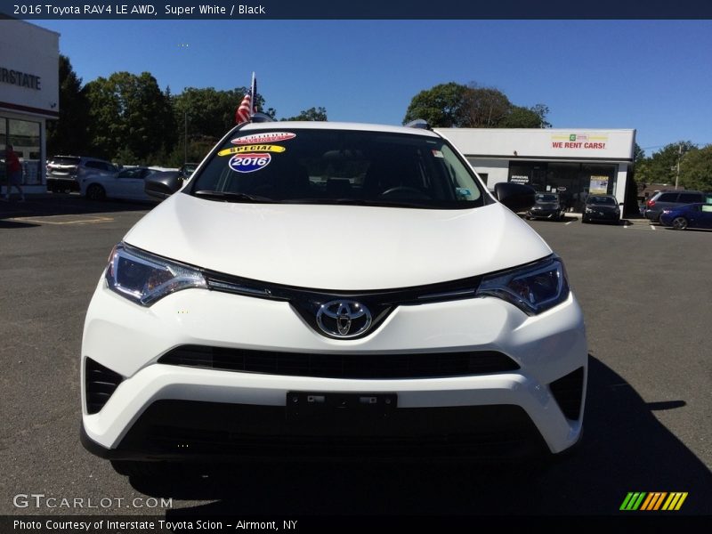 Super White / Black 2016 Toyota RAV4 LE AWD