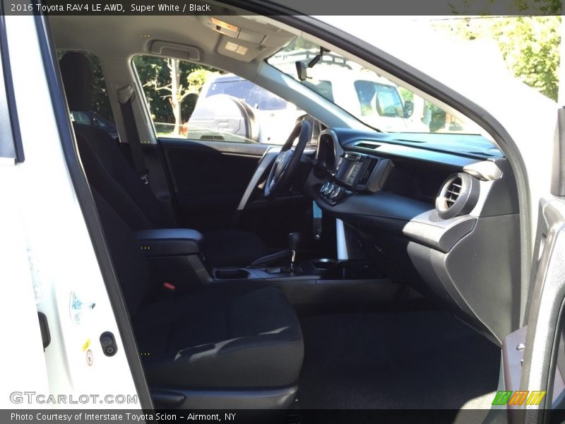 Super White / Black 2016 Toyota RAV4 LE AWD