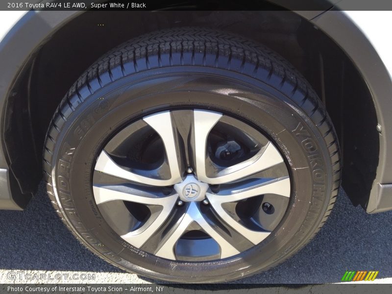 Super White / Black 2016 Toyota RAV4 LE AWD