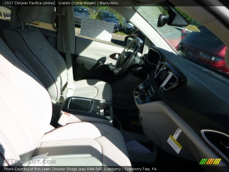 Granite Crystal Metallic / Black/Alloy 2017 Chrysler Pacifica Limited