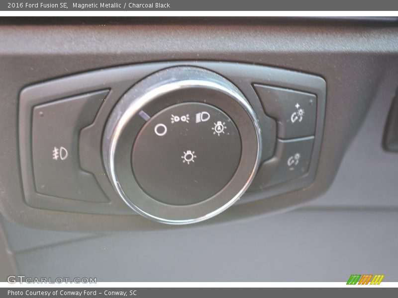 Magnetic Metallic / Charcoal Black 2016 Ford Fusion SE