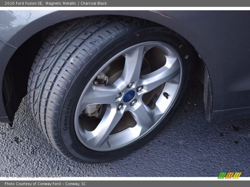 Magnetic Metallic / Charcoal Black 2016 Ford Fusion SE