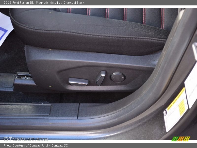 Magnetic Metallic / Charcoal Black 2016 Ford Fusion SE