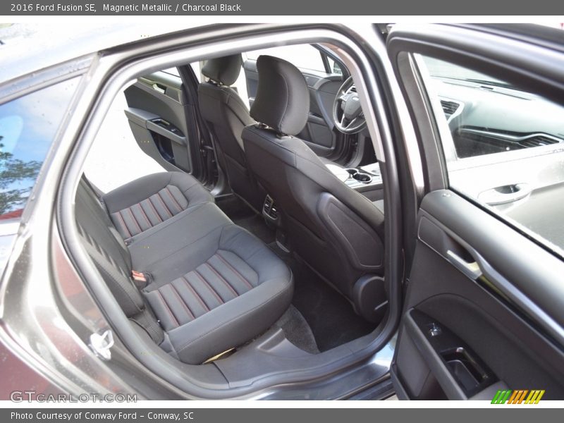 Magnetic Metallic / Charcoal Black 2016 Ford Fusion SE