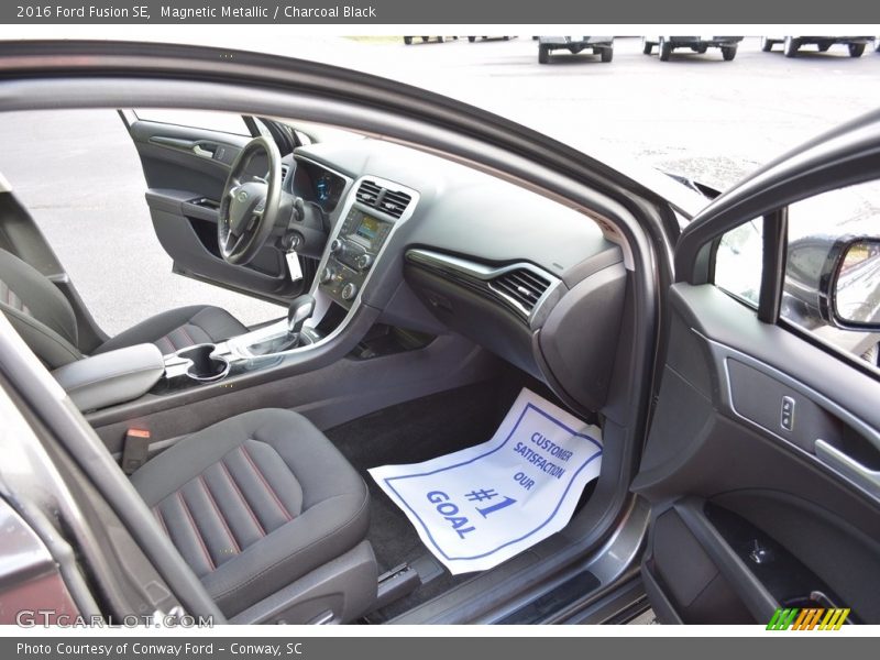 Magnetic Metallic / Charcoal Black 2016 Ford Fusion SE