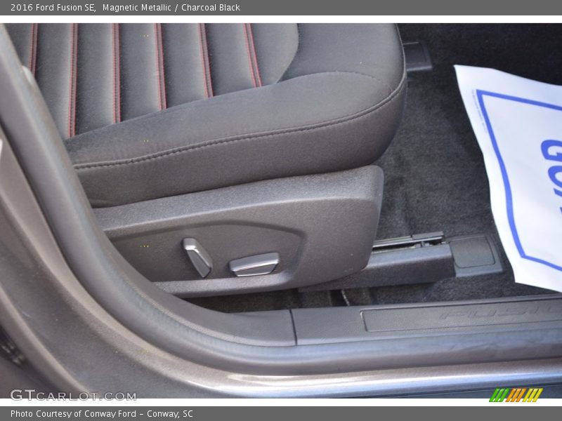 Magnetic Metallic / Charcoal Black 2016 Ford Fusion SE